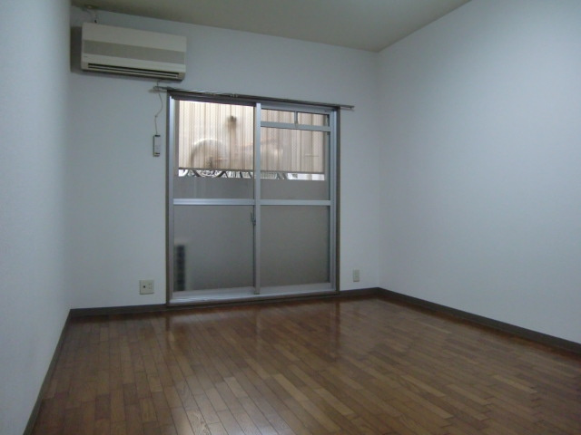 シャトラン弓木三番館の居間・リビング