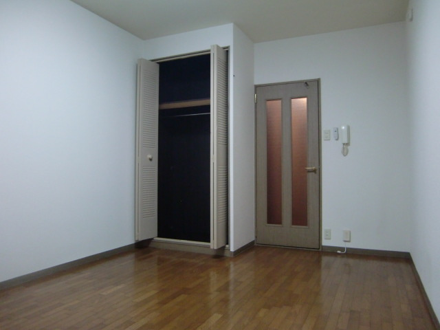 シャトラン弓木三番館の居間・リビング