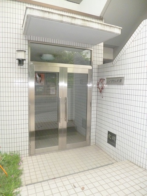 ハイタウン大東のエントランス