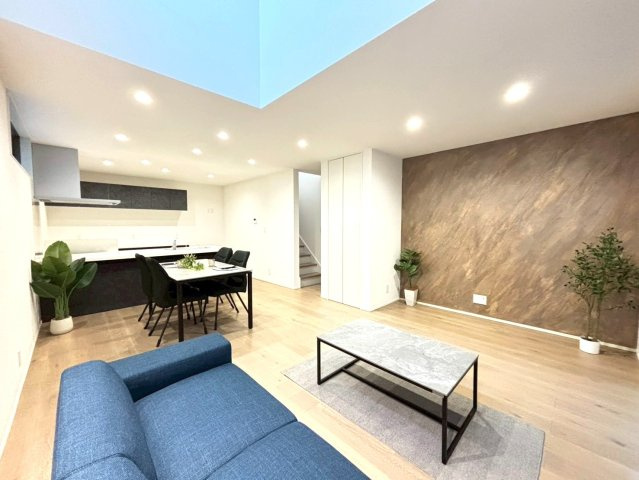 葵区羽鳥４丁目１期全３棟の居間・リビング