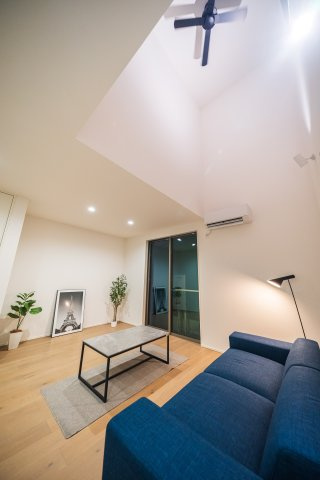 葵区羽鳥４丁目１期全３棟の居間・リビング