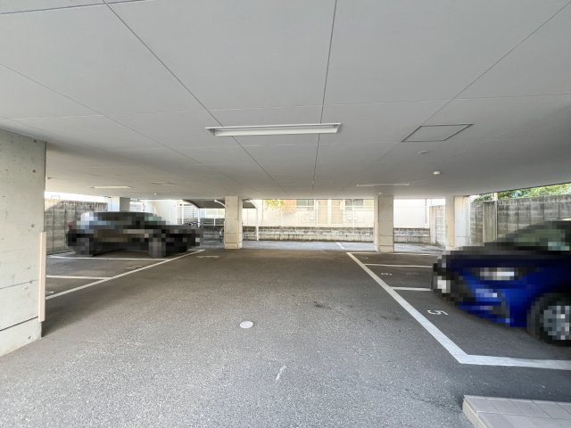 アーバン葛島の駐車場