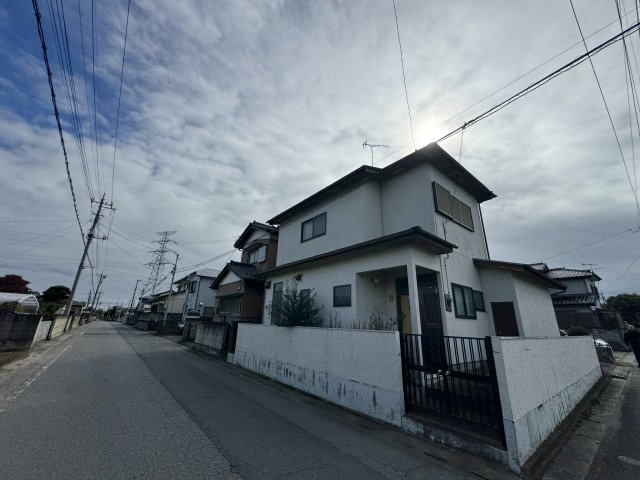 -三丁目不動産-　深谷市岡　昭和60年築の前面道路含む現地写真