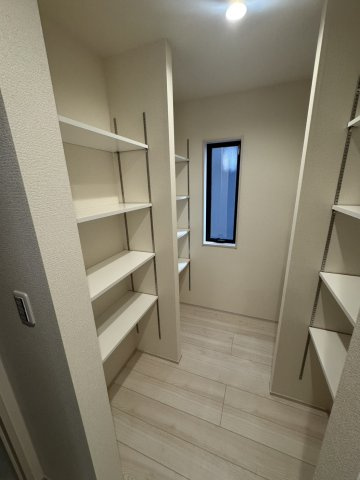 リーブルガーデン．S　熊谷万平町第３　の収納|２号棟現地パントリー（2026年02月28日）撮影