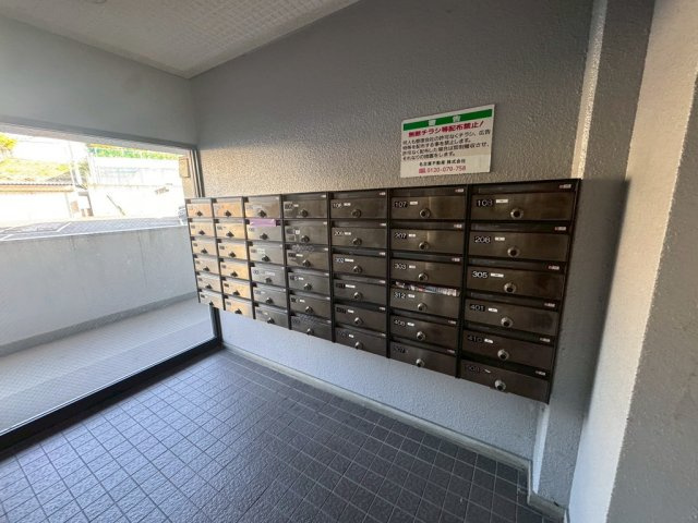 サンヒルズ松和花壇のエントランス