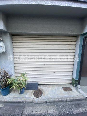 角田2丁目中古テラスハウスの駐車場|現状は事務所利用されていたので車は止めれませんが、車庫にリフォームも可能です！