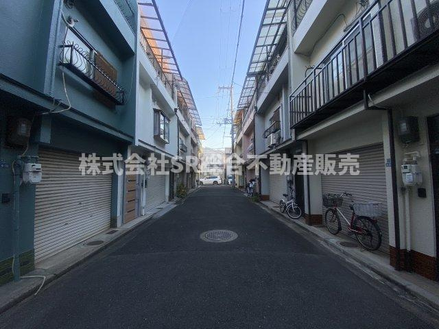 角田2丁目中古テラスハウスの前面道路含む現地写真|弊社は中古戸建のご紹介、その後のリフォームのご提案、
賃貸物件のご紹介、すべてご対応可能です。
お客様にあったプランをご提案致します。
まずはお問合せ下さいませ。