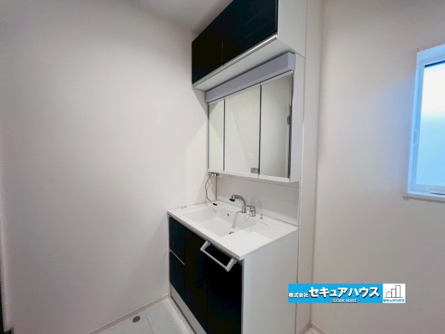 【同施工物件ご案内】知多市新知字斉宮畑　全2棟の内観：施工例|【キッチンイメージ】
◆同時にたくさんの料理が調理できる。「焼く・蒸す・煮る」の工程を同時進行で進めることができるので、料理を素早く作ることができます。育児でバタバタ忙しいママに嬉しい♪