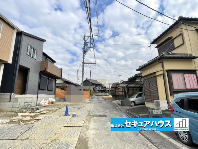 【同施工物件ご案内】知多市新知字斉宮畑　全2棟の前面道路含む現地写真|事前予約にて現地ご見学いただけます！お気軽にお問い合わせください♪
■株式会社　セキュアハウス■
住宅ローンに強く、知識、経験豊富なスタッフ在籍
お客様に寄り添い、ご成約後もサポート致します。