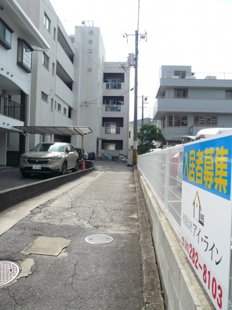 長谷コーポの駐車場
