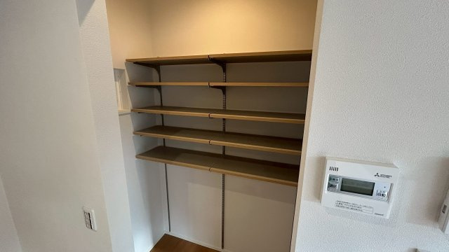 久留米市日ノ出町2号地の収納|キッチン横に嬉しいパンドリー