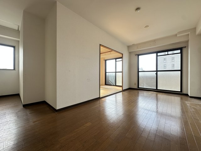 ファミールグランデの居間・リビング