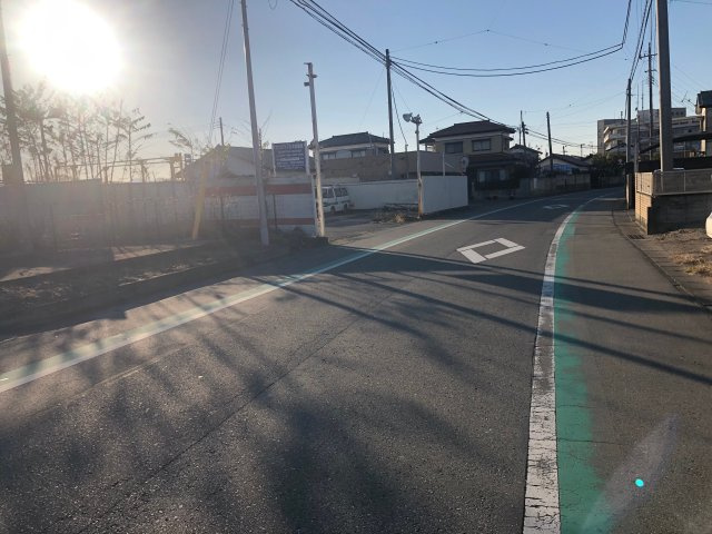 伊勢崎市福島町の前面道路含む現地写真|閑静な住宅街