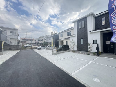 【外観】 | 与那原町与那原（全9棟）G号棟 | G号棟　並列駐車3台可♪