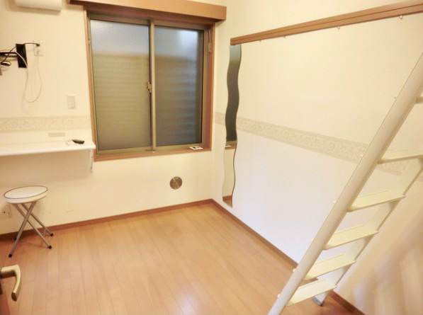 杉並区高円寺南２丁目のアパートの居間・リビング