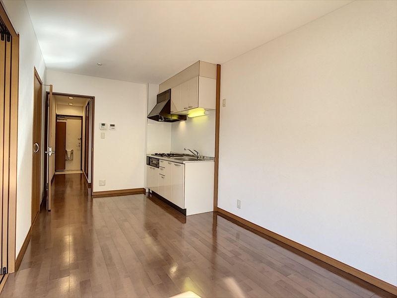 マンション白壁