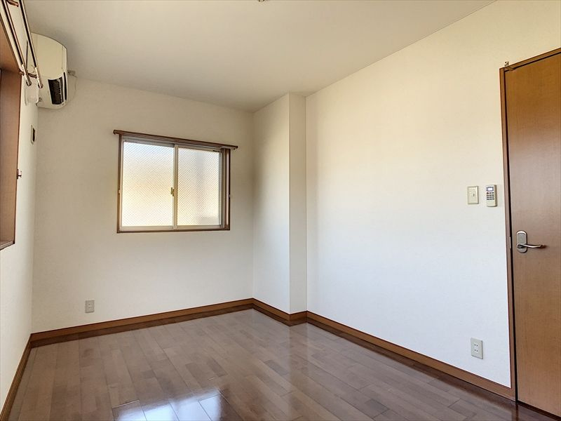 マンション白壁