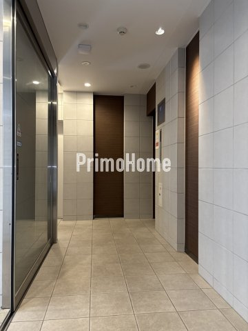 グレイスコート岩本町のエントランス