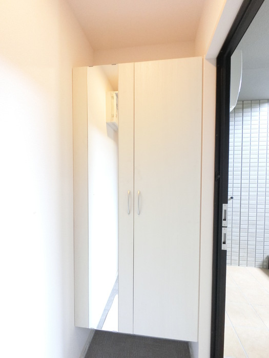 ウィットアイドルの玄関