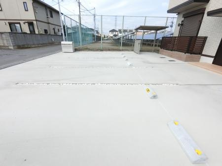 ウィットアイドルの駐車場