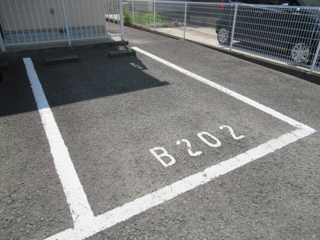 リーブルAの駐車場