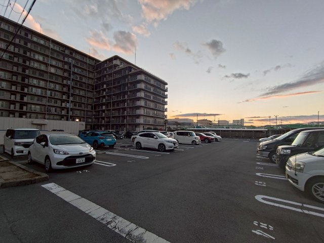 ネオコーポ茨木の駐車場