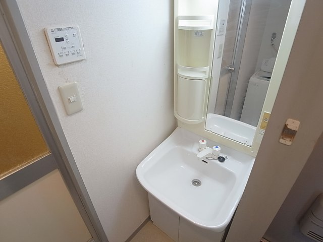 ラルゴTNの洗面所|独立洗面・脱衣所完備です