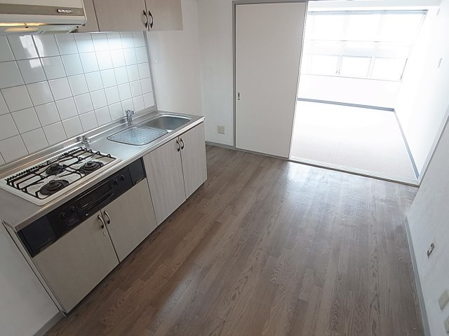 ラルゴTNの居間・リビング|フローリングタイプの綺麗なお部屋