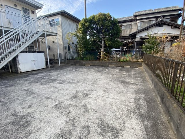 リバティの駐車場