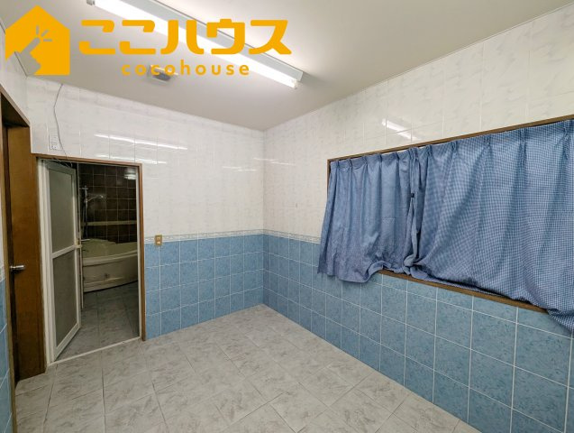 浦添市勢理客2丁目　中古一戸建ての脱衣所|広々とした脱衣所