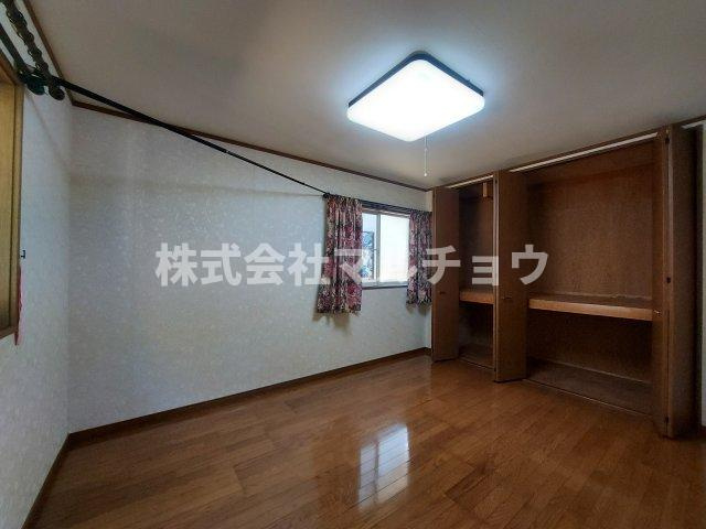 中三栖戸建ての洋室|広々とした洋室です