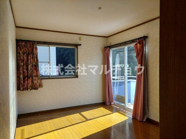 中三栖戸建ての洋室|落ち着いた色調の洋室です