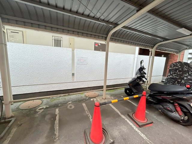 第2星栄ハイツの駐車場