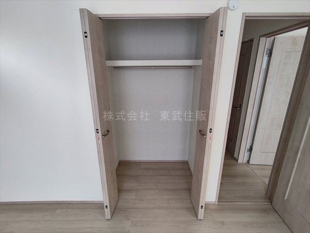 【収納】 | 川越市砂新田６期　全１棟 | 洋室6.0帖南西側収納