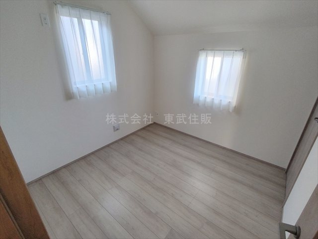 【洋室】 | 川越市砂新田６期　全１棟 | 洋室4.5帖、使い勝手のいい洋室です