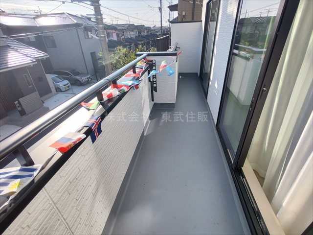 【バルコニー】 | 川越市砂新田６期　全１棟 | 外からの目が気にならないバルコニーで洗濯物が干せます