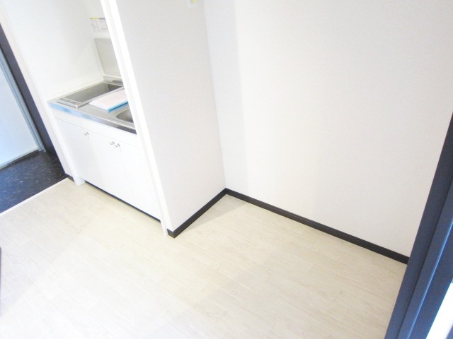 ミロディアのキッチン|キッチン横、ゆとりあるスペース
別号室の写真です