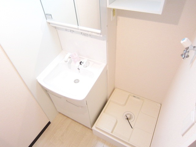 ミロディアの独立洗面台|大きな鏡、便利な洗髪洗面化粧台
別号室の写真です