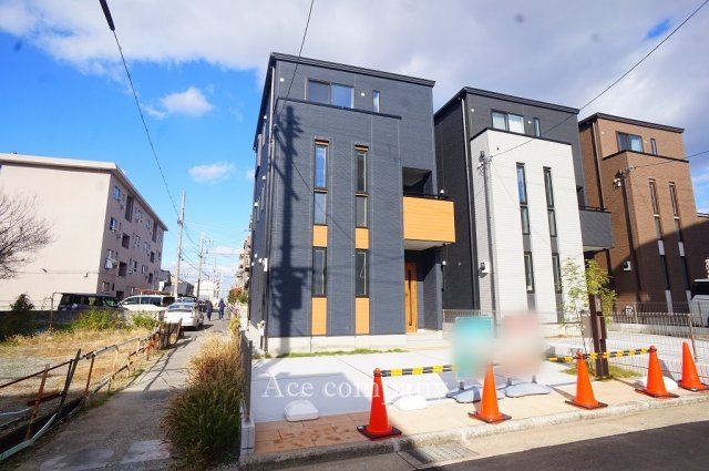 【外観】 | 八尾市福万寺町南4丁目　【1号地/全3区画】 | 南向き☆建物西側も通路があります☆