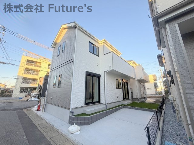三郷市上彦名　新築戸建　全2棟　A号棟の外観|南側に庭がある邸宅です