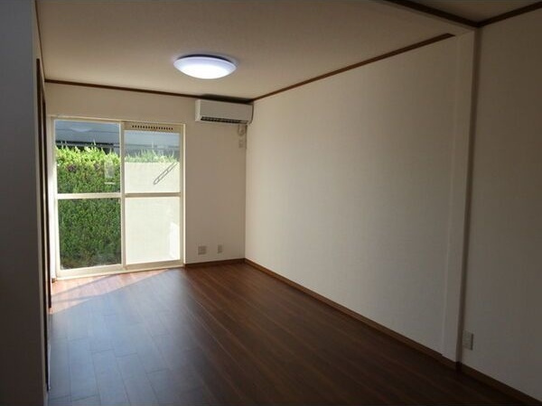 グリーンパーク鳴海の居間・リビング|こちらのリビングで趣味の時間をお楽しみください