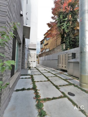 新宿区上落合３丁目の賃貸マンションのエントランス