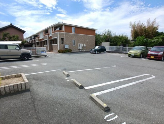 frischi K・Mの駐車場