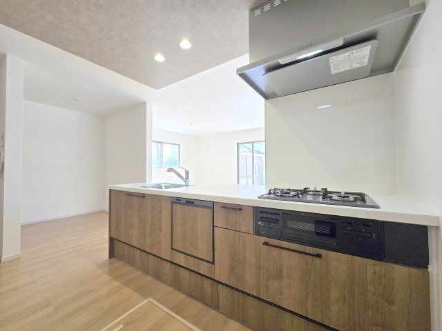 青梅市河辺町6丁目　全1棟の前面道路含む現地写真