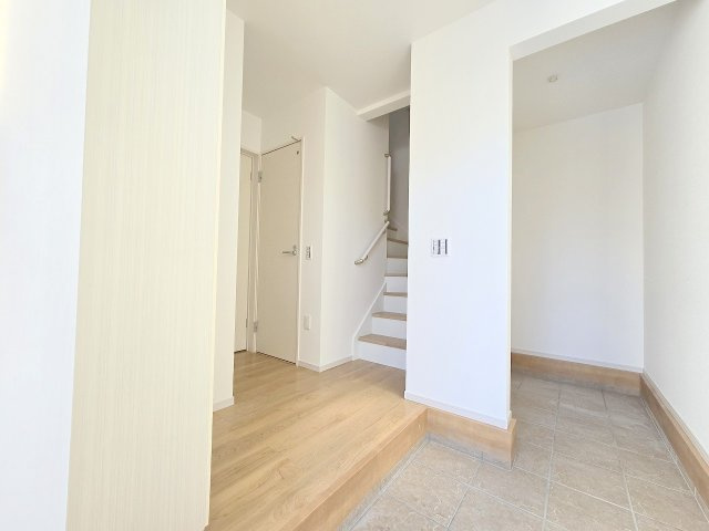 青梅市河辺町6丁目　全1棟の玄関
