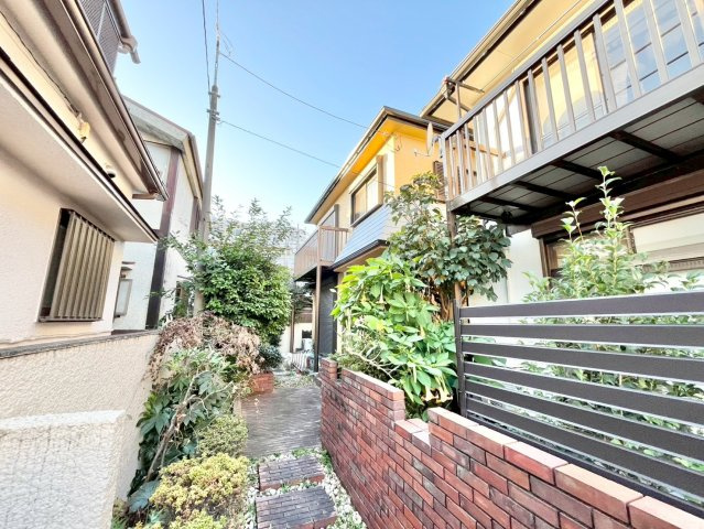 中野区鷺宮1丁目　中古戸建の外観|現地写真（2025.12.12撮影）

現地ご見学希望・資料請求などお気軽にお問い合わせ下さい！
03-5990-5201