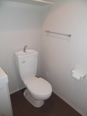 【トイレ】 | カーサエンペサール | 清潔感のあるトイレです。