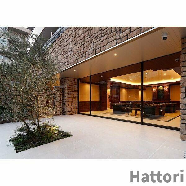 グランカーサ難波元町のエントランス