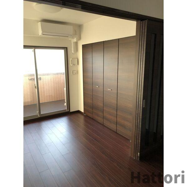 グランカーサ難波元町の居間・リビング