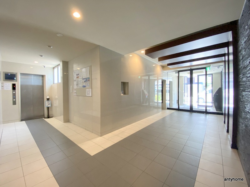 ララプレイス難波シエール　仲介手数料無料のロビー